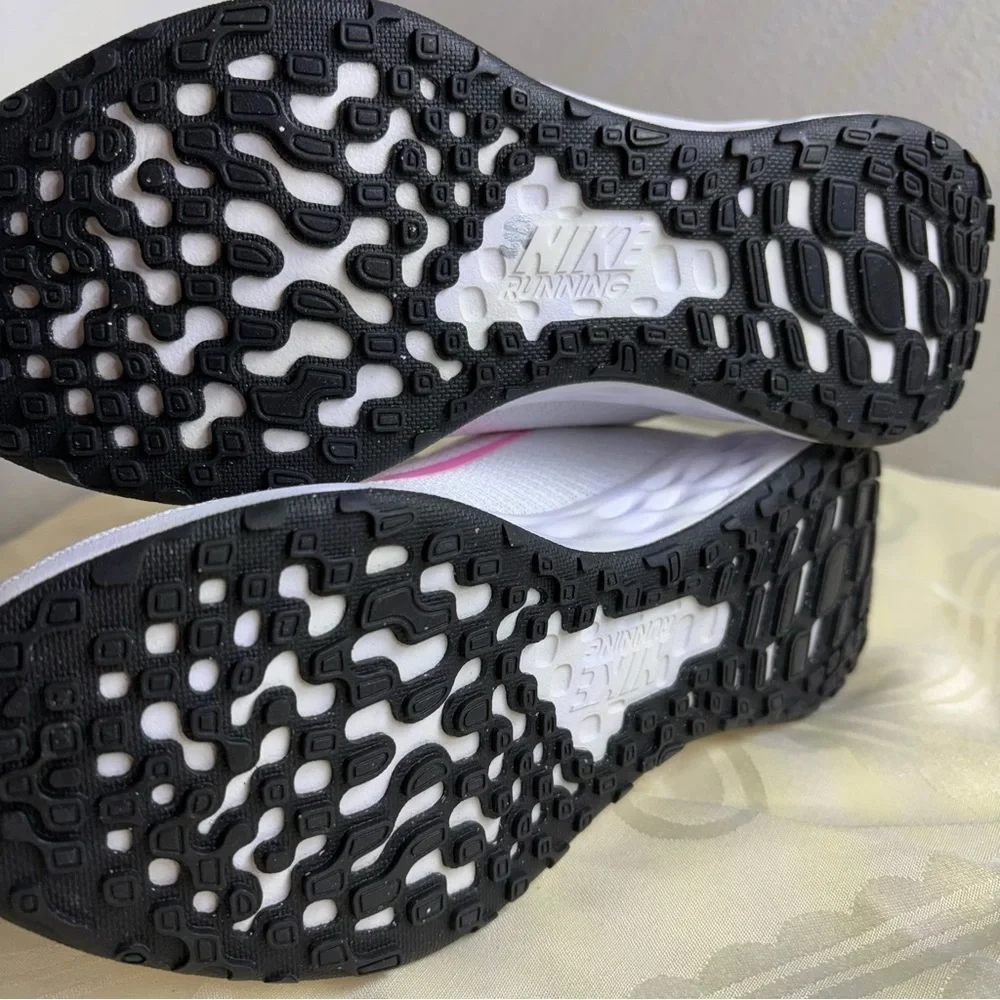 Nike revolution running